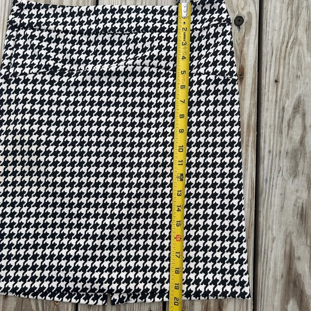 Michael Kors Ladies Houndstooth Black And Pink w/Slit Pencil‎ Skirt Sz 4 Zipper